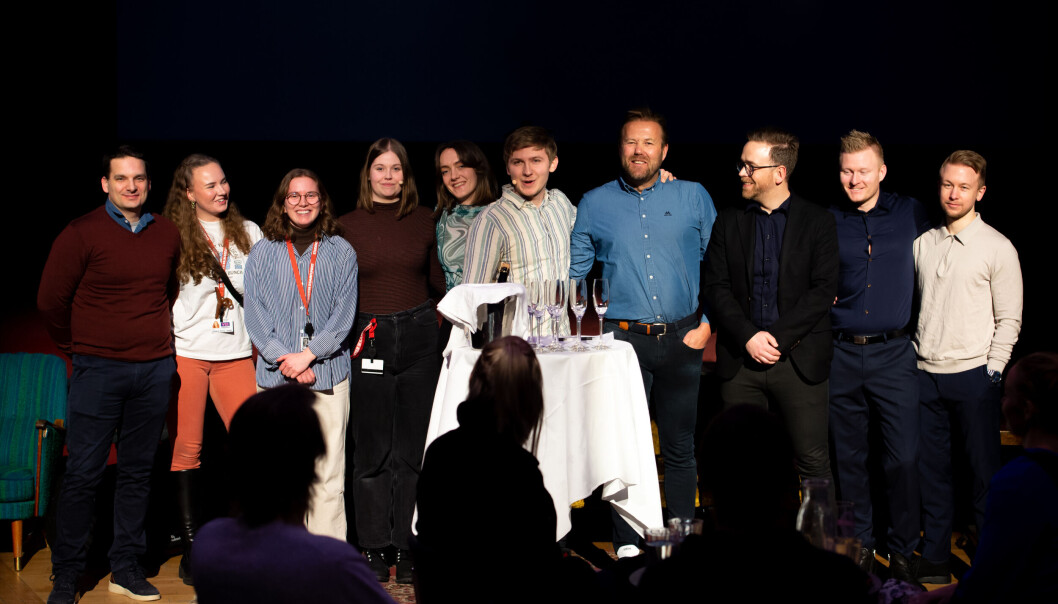 Studentersamfundets frivillige og Ruta Entreprenør presenterte avtalen på Samfundets møte lørdag. Studentersamfundets frivillige og Ruta Entreprenør presenterte avtalen på Samfundets møte lørdag.
