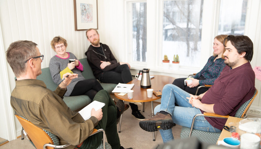 Ledig plass i sofaen for engasjert reporter. Fra venstre Tore Oksholen, Solveig Mikkelsen, Espen H. Bjørgan, Mari Rian Hanger og Benedikt Erikstad Javorovic. Ledig plass i sofaen for engasjert reporter. Fra venstre Tore Oksholen, Solveig Mikkelsen, Espen H. Bjørgan, Mari Rian Hanger og Benedikt Erikstad Javorovic.