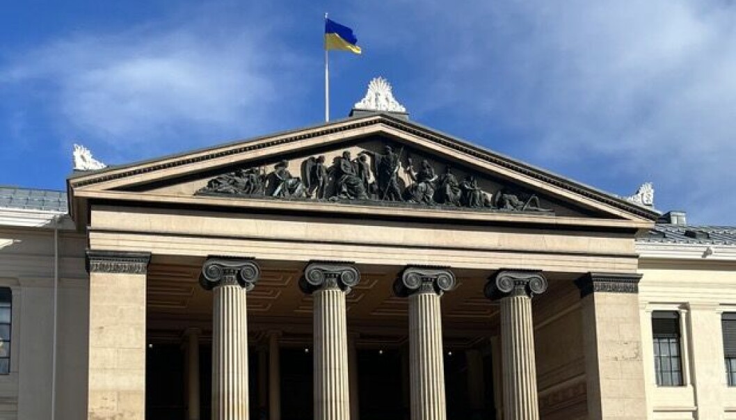 Ukrainian flag, raised over University Aula, Oslo: A black day for Ukraine, and for the worlds, says UiO-rector Svein Stølen..