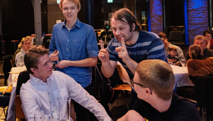 Vinner Andreas Notøy får noen visdomsord av juryformann Pål Hermunn Johansen. Bak står fjorårsvinner Andreas Alberg som har fungert som veileder for årets finalister. David S. Eikeland (t.h.) ble nummer fire. Vinner Andreas Notøy får noen visdomsord av juryformann Pål Hermunn Johansen. Bak står fjorårsvinner Andreas Alberg som har fungert som veileder for årets finalister. David S. Eikeland (t.h.) ble nummer fire.