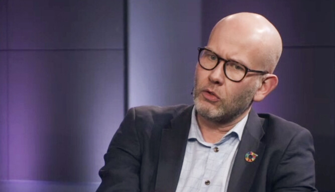 - Som tidligere politiker må jeg jo si at det iblant kan være nyttig å ha uklart språk også, spøkte Tord Lien. - Som tidligere politiker må jeg jo si at det iblant kan være nyttig å ha uklart språk også, spøkte Tord Lien.