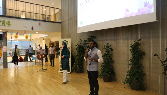 Nesrine Bali og Faheem Ali Kappan er i MSAT og var kveldens konferansierer. De har også tilhørighet til NTNU. Nesrine Bali og Faheem Ali Kappan er i MSAT og var kveldens konferansierer. De har også tilhørighet til NTNU.