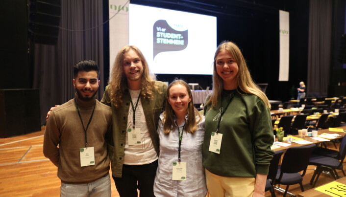 Bilal Sheikh, Dag Emmanuel Powlett Fredriksen, Kristine Sandtrøen og Anja Bornstedt Landsverk er godt fornøyd med at forslaget deres gikk gjennom. Bilal Sheikh, Dag Emmanuel Powlett Fredriksen, Kristine Sandtrøen og Anja Bornstedt Landsverk er godt fornøyd med at forslaget deres gikk gjennom.
