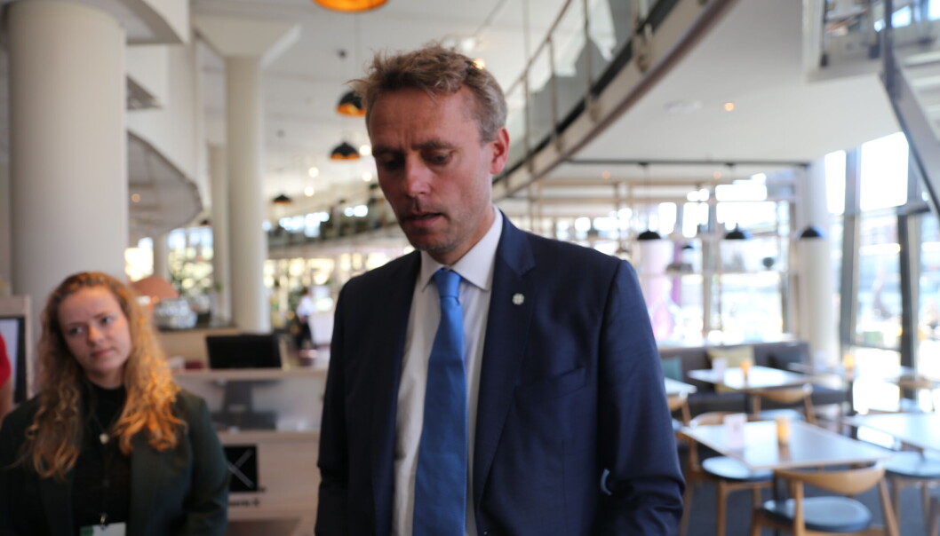 Ola Borten Moe sier det trengs store endringer for å få bukt med de høye kostnadene i sin sektor. Ola Borten Moe sier det trengs store endringer for å få bukt med de høye kostnadene i sin sektor.
