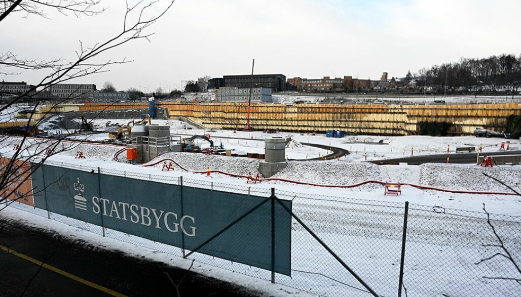 Livsvitenskapsbyggets byggeplass, fotografert for et år siden: Ett av flere av Statsbyggs pengesluk i UH-sektoren, ifølge statsråd Ola Borten Moe. Nå vil universitetsrektorer gjøre noe med Statsbyggs rolle. Livsvitenskapsbyggets byggeplass, fotografert for et år siden: Ett av flere av Statsbyggs pengesluk i UH-sektoren, ifølge statsråd Ola Borten Moe. Nå vil universitetsrektorer gjøre noe med Statsbyggs rolle.