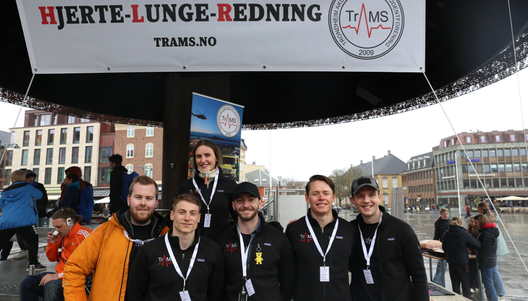 Studentene i TrAMS ønsker å spre det gode budskap om hvordan man kan redde liv. (F.v.) Andreas Gustav Sve, Andreas Lindeman, Ingrid Yttervoll, Ørjan Kobbeltvedt, Andreas Welhaven, Håkon Kaste. Studentene i TrAMS ønsker å spre det gode budskap om hvordan man kan redde liv. (F.v.) Andreas Gustav Sve, Andreas Lindeman, Ingrid Yttervoll, Ørjan Kobbeltvedt, Andreas Welhaven, Håkon Kaste.