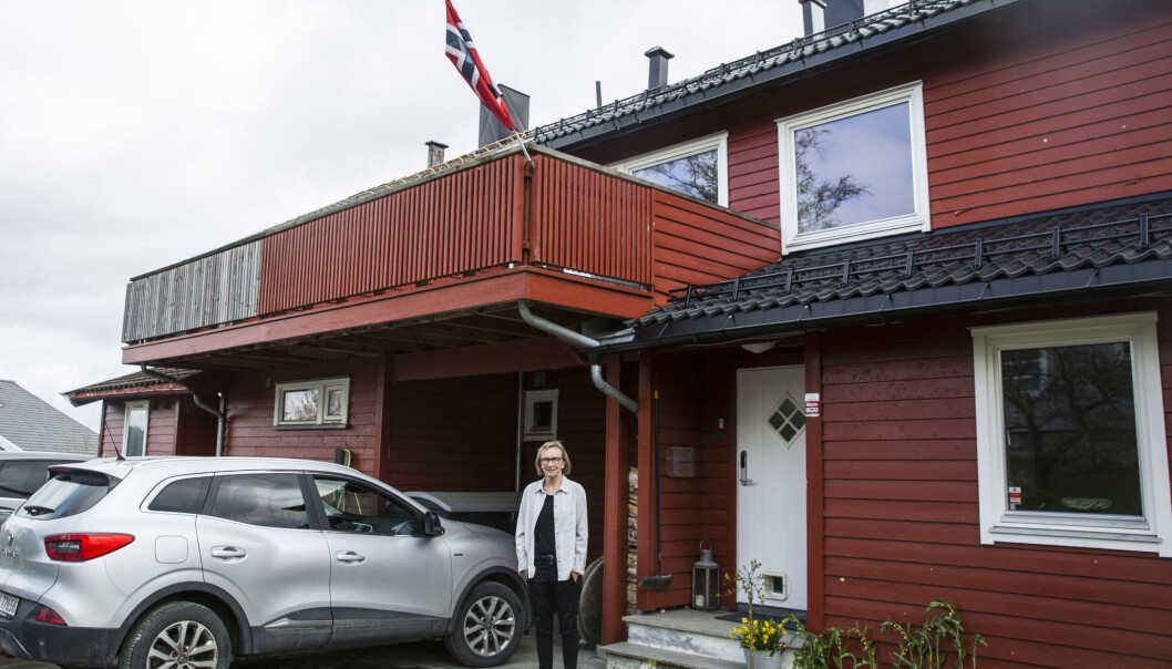 Glede på Tyholt: Heidi Reese hengte opp flagget så fort hun hørte om nyheten. Glede på Tyholt: Heidi Reese hengte opp flagget så fort hun hørte om nyheten.