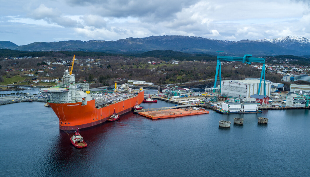 Mangslungen bransje: Johan Castberg ankommer til Aker Solutions Stord april 2022 Skipet kan lagre 1,1 millioner fat olje. Skipet skal slepes til Johan Castberg-feltet i Barentshavet tidlig i 2024. . Mangslungen bransje: Johan Castberg ankommer til Aker Solutions Stord april 2022 Skipet kan lagre 1,1 millioner fat olje. Skipet skal slepes til Johan Castberg-feltet i Barentshavet tidlig i 2024. .