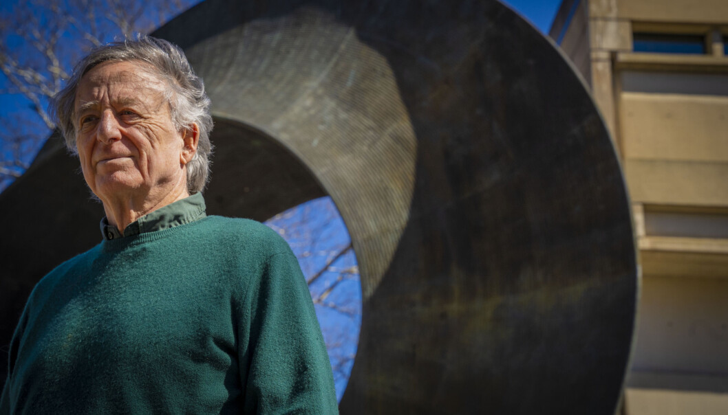 Den amerikanske matematikeren Dennis P. Sullivan fikk utdelt Abelprisen tirsdag. Den amerikanske matematikeren Dennis P. Sullivan fikk utdelt Abelprisen tirsdag.