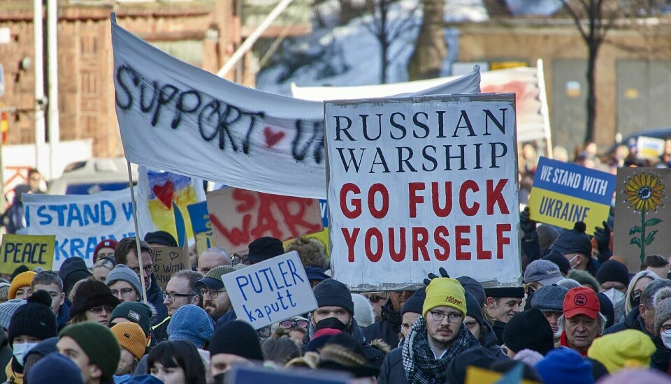 Norge bør ikke tilby hjelp til russiske studenter, mener Inna Sovsun. Bildet er fra en demonstrasjon i Helsinki et par dager etter at Russland invaderte Ukraina.
