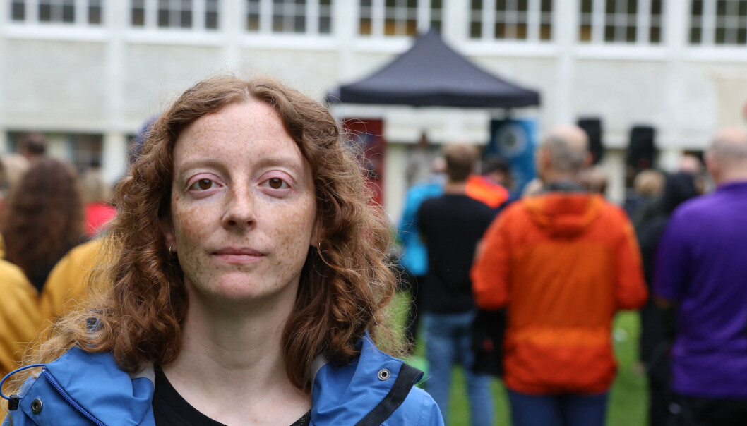- Snaret forsvinner jeg, sa den unge forskeren Aline Magdalena Lee til Universitetsavisa i juni. Anledningen var at Forskerforbundet arrangerte punkt-demonstrasjon mot regjeringens kutt i fri prosjektstøtte. Andelen unge forskere som anbefaler dette som karriere har sunket drastisk på få år. - Snaret forsvinner jeg, sa den unge forskeren Aline Magdalena Lee til Universitetsavisa i juni. Anledningen var at Forskerforbundet arrangerte punkt-demonstrasjon mot regjeringens kutt i fri prosjektstøtte. Andelen unge forskere som anbefaler dette som karriere har sunket drastisk på få år.