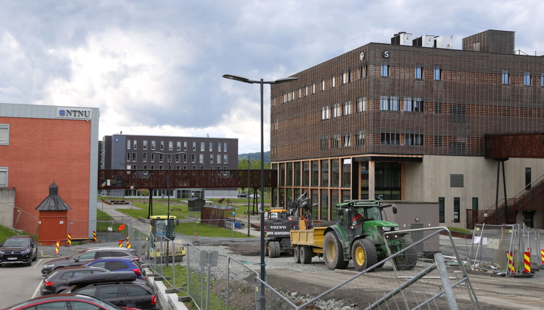 Studentene her kan måtte vente en stund til før de får nye studentboliger. Studentene her kan måtte vente en stund til før de får nye studentboliger.