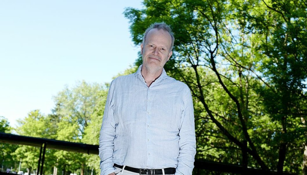 MEIRVERDI: – Om du får tilslaget på eit forskingsprosjekt frå potten til UiO:Demokrati, kan du driva med tverrfagleg forsking med fagfellar over heile universitetet. Der ligg det ein meirverdi, slår Tore Rem fast. MEIRVERDI: – Om du får tilslaget på eit forskingsprosjekt frå potten til UiO:Demokrati, kan du driva med tverrfagleg forsking med fagfellar over heile universitetet. Der ligg det ein meirverdi, slår Tore Rem fast.