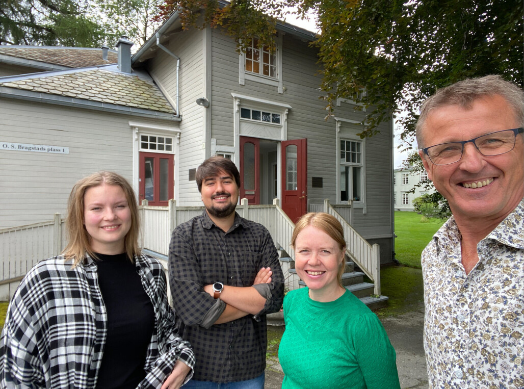 Vil du bli en av laget? Døra står åpen. Fra venstre Anne Lovise Finnøy, Benedikt Erikstad Javorovic, Mari Rian Hanger og Tore Oksholen. Vil du bli en av laget? Døra står åpen. Fra venstre Anne Lovise Finnøy, Benedikt Erikstad Javorovic, Mari Rian Hanger og Tore Oksholen.