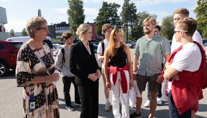 Justis- og beredskapsminister Emilie Enger Mehl deltok på Immatrikuleringen i Gjøvik: - Bruk studietiden godt. Men husk også, at det betyr ikke at alt skal gjøres riktig. Vær åpen. Vær nysgjerrig. Prøv. Og feil., var hennes beskjed til studentene. Her sammen med viserektor i Gjøvik Gro Dæhlin. Justis- og beredskapsminister Emilie Enger Mehl deltok på Immatrikuleringen i Gjøvik: - Bruk studietiden godt. Men husk også, at det betyr ikke at alt skal gjøres riktig. Vær åpen. Vær nysgjerrig. Prøv. Og feil., var hennes beskjed til studentene. Her sammen med viserektor i Gjøvik Gro Dæhlin.