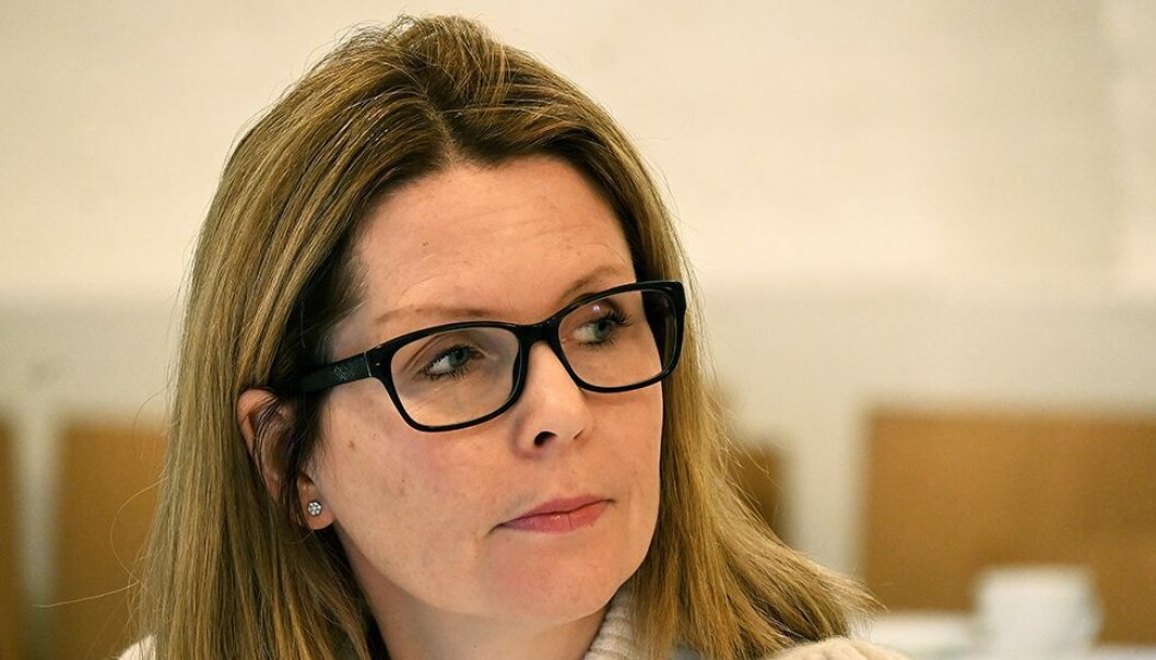NY JOBB: Uten at stillingen har vært lyst ut, er UiO-styremedlem Marianne Midthus Østby tilsatt i en ettårig lederstilling i LOS. Nå omtales hun både som «seksjonssjef ISMO», «HR-leder LOS» og «Seksjonssjef, seksjon for HR». NY JOBB: Uten at stillingen har vært lyst ut, er UiO-styremedlem Marianne Midthus Østby tilsatt i en ettårig lederstilling i LOS. Nå omtales hun både som «seksjonssjef ISMO», «HR-leder LOS» og «Seksjonssjef, seksjon for HR».