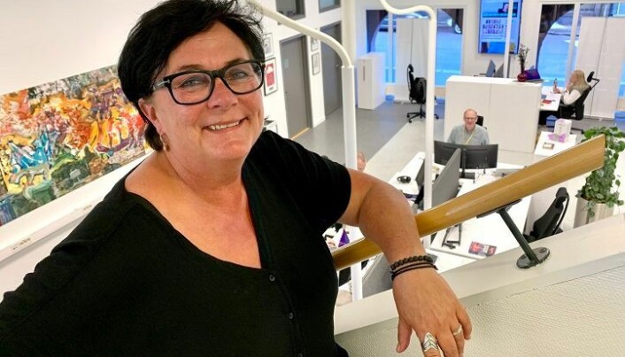 LAR SEG IKKE FRISTE: – Vi prioriterer aldri etter klikk. Vi prioriterer etter vesentlighetskriterier, seriøsitet og etterrettelighet, understreker Khrono-redaktør Tove Lie. Her i redaksjonslokalene i Stensberggata 29. LAR SEG IKKE FRISTE: – Vi prioriterer aldri etter klikk. Vi prioriterer etter vesentlighetskriterier, seriøsitet og etterrettelighet, understreker Khrono-redaktør Tove Lie. Her i redaksjonslokalene i Stensberggata 29.