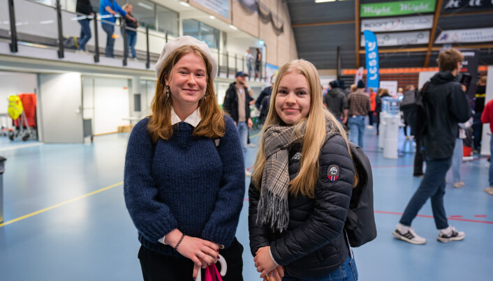 Hanna og Synne sier bedriftene viser stor interesse for studentenes kompetanse. Hanna og Synne sier bedriftene viser stor interesse for studentenes kompetanse.