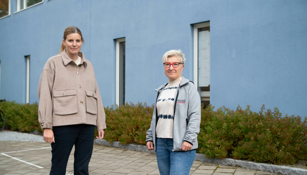 Marte Villmo og Lisbeth Aune i Forskerforbundet frykter at utenlandske arbeidstakere kan komme dårligere ut når lønn ikke oppgis i stillingsannonsen.
