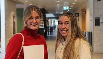 Biologistudentene Katrine Brekke og Oda Aronsen er begge positive til gratis mensprodukter på campus