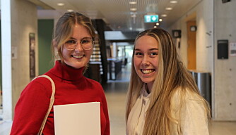 Biologistudentene Katrine Brekke og Oda Aronsen er begge positive til gratis mensprodukter på campus Biologistudentene Katrine Brekke og Oda Aronsen er begge positive til gratis mensprodukter på campus
