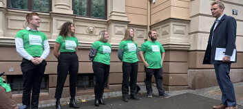 Ola Borten Moe møtte studentenes protestskjorter med egenprodusert T-skjorte