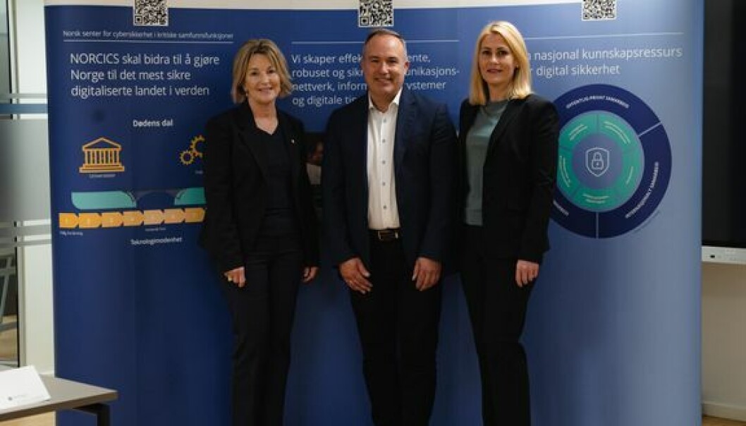 Ingrid Schjølberg, dekan ved Fakultet for informasjonsteknologi og elektroteknikk ved NTNU, Verner Hølleland, adm.dir. i HP Norge og Kristine Dahl Steidel, adm.dir. i Microsoft Norge. Ingrid Schjølberg, dekan ved Fakultet for informasjonsteknologi og elektroteknikk ved NTNU, Verner Hølleland, adm.dir. i HP Norge og Kristine Dahl Steidel, adm.dir. i Microsoft Norge.