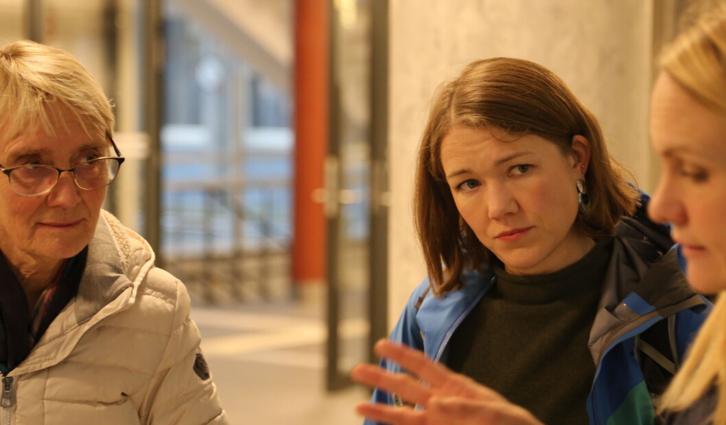 Une Bastholm sier politikere er for dårlige på å bruke forskere. Her avbildet (i midten) med rektor ved NTNU Anne Borg (t.v.) og konstituert prosjektdirektør for campusutvikling Hanna Maria Jones (t.h.) Une Bastholm sier politikere er for dårlige på å bruke forskere. Her avbildet (i midten) med rektor ved NTNU Anne Borg (t.v.) og konstituert prosjektdirektør for campusutvikling Hanna Maria Jones (t.h.)