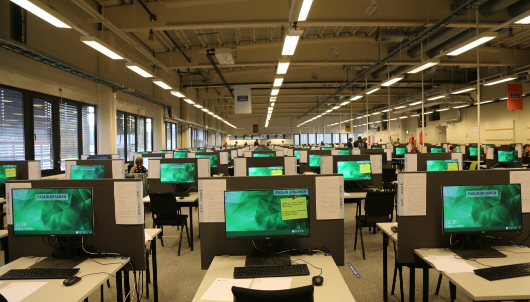 Klokka 13 låste skjermer i eksamenslokaler seg over hele landet - deriblant NTNUs lokaler på Sluppen. (Bildet er tatt ved en tidligere anledning).