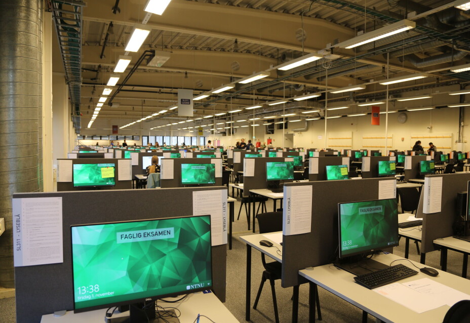 Sprengt kapasitet: Mange studenter får ikke eksamen før neste år