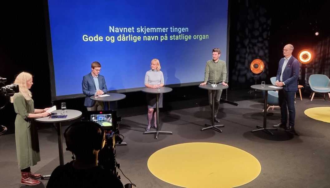 Click to add image Språkdirektør Åse Wetås i midten deltok i ein debatt om namn i staten saman med prodekan Terje Lohndal frå NTNU (t.v.), kulturredaktør Jens Kihl (nr. 2. frå høgre) og seniorrådgjevar Martin Apeland i selskapet Wergeland/Apenes. Møteleiar Marte Spurkland står lengst til venstre. Click to add image Språkdirektør Åse Wetås i midten deltok i ein debatt om namn i staten saman med prodekan Terje Lohndal frå NTNU (t.v.), kulturredaktør Jens Kihl (nr. 2. frå høgre) og seniorrådgjevar Martin Apeland i selskapet Wergeland/Apenes. Møteleiar Marte Spurkland står lengst til venstre.
