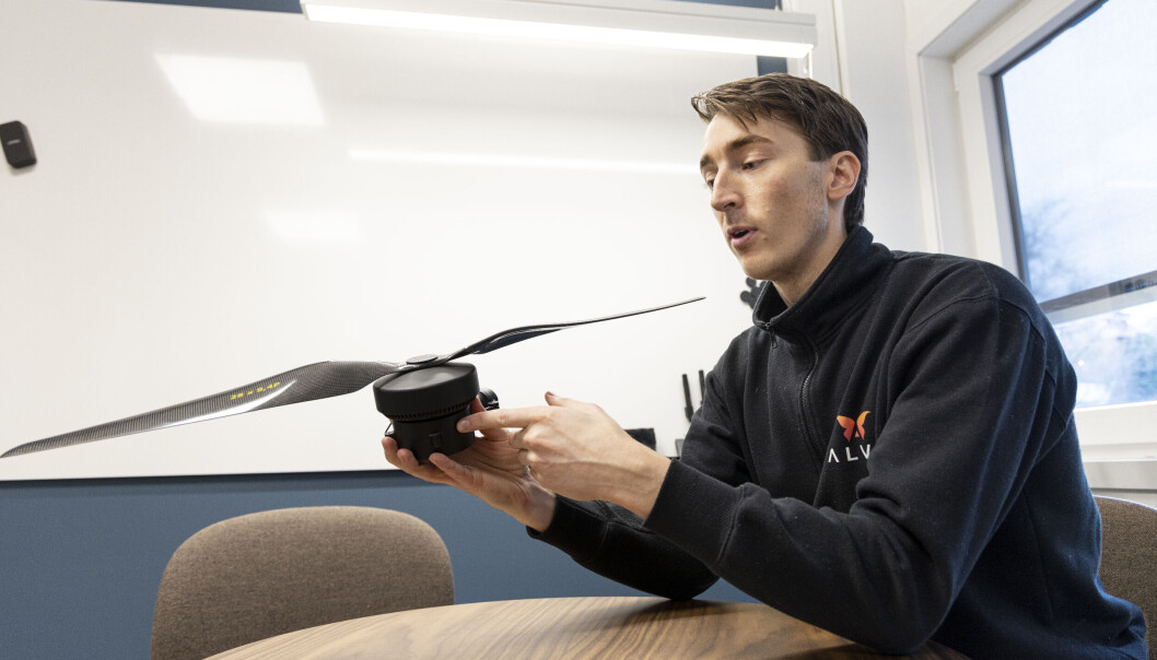 Universitetslektor Martin Gudem Ringdalen hevder Alva Industries dronemotor er basert på hans idé. Det er ikke grunnlegger Jørgen Selnes enig i. Her avbildet med et eksempel på teknologien. Universitetslektor Martin Gudem Ringdalen hevder Alva Industries dronemotor er basert på hans idé. Det er ikke grunnlegger Jørgen Selnes enig i. Her avbildet med et eksempel på teknologien.