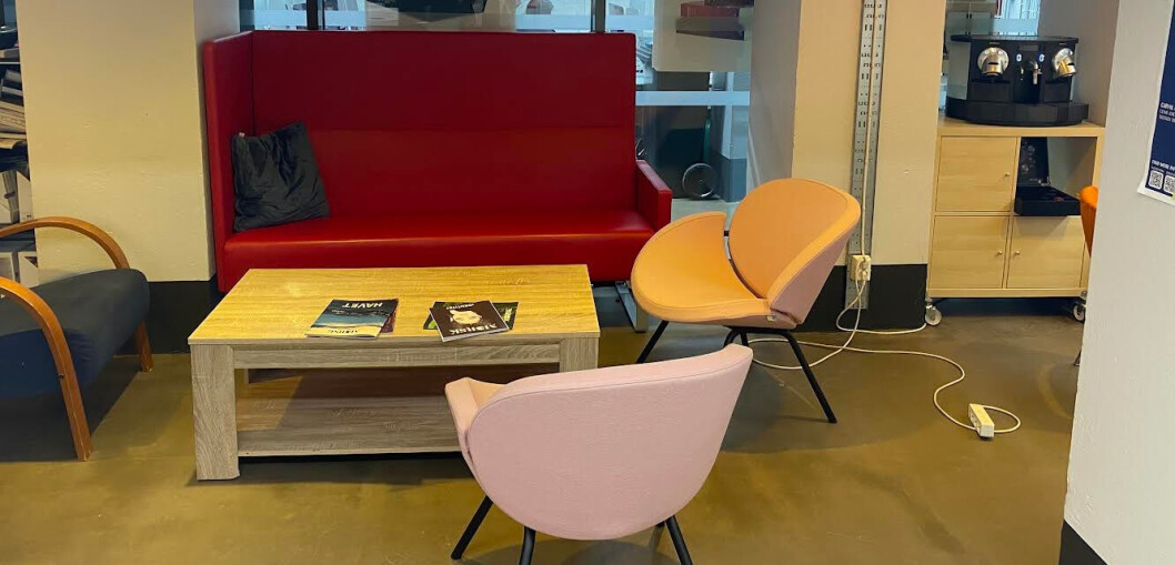 Linjeforeningen «Darling» for designfag, er en linjeforening som har vært så heldig å få plass på campus ved NTNU i Gjøvik. Linjeforeningen «Darling» for designfag, er en linjeforening som har vært så heldig å få plass på campus ved NTNU i Gjøvik.