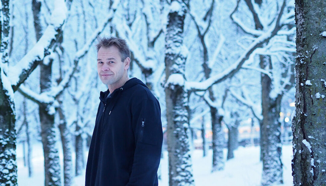 - Dette er en relativt ung vinner av Humsam-prisen og vi er glade for å kunne hedre de imponerende prestasjonene til Bård Harstad, sier Terje Lohndal. - Dette er en relativt ung vinner av Humsam-prisen og vi er glade for å kunne hedre de imponerende prestasjonene til Bård Harstad, sier Terje Lohndal.