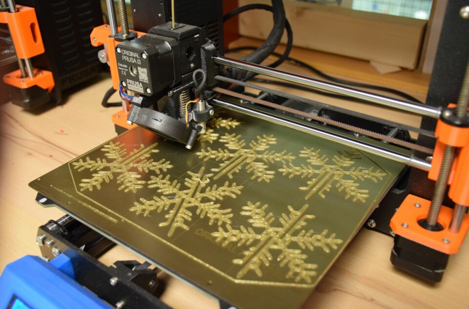 Laserkutting, 3D-print og mekatronikk og julestemning er det som skal til når Maskinstudentene tar i bruk sitt nye makerspace Ubåten for å ha julepynt-verksted. Foto: Lars Bugge Aarset