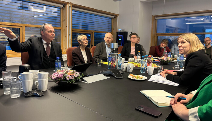 Utenriksministeren startet NTNU-dagen på Dragvoll, hvor hun som gjest ved HF- fakultetet fikk innblikk i pågående forrskning innen krig og fred, sikkerhets og Europapolitikk. Her fører instituttleder Karl Erik Haug ordet. Utenriksministeren startet NTNU-dagen på Dragvoll, hvor hun som gjest ved HF- fakultetet fikk innblikk i pågående forrskning innen krig og fred, sikkerhets og Europapolitikk. Her fører instituttleder Karl Erik Haug ordet.