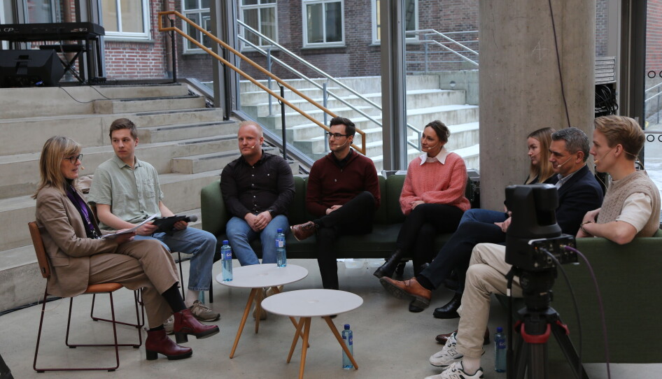 Deltakere på panelsamtalen: Anna Ruth Grüters, nestleder for utdanning. Herman Nesse, instituttillitsvalgt. Torger Larsen, student. Magnus Andreassen Jensen, lektor i Tromsø kommune. Camilla Irgens Hoff, spesialrådgiver i Bærum kommune. Ingvild Lilletvedt Olsen, tidligere student ved ILU, jobber i Trondheim kommune. Lasse Arntsen, oppvekstdirektør i Trondheim kommune. Lars Emil Sand Fuglum, også tidligere student, jobber i Bærum kommune.