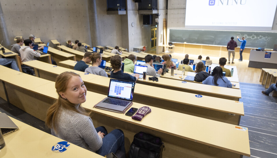 Maren Johansen forteller at studiet er interessant og krevende. Hun ønsker å jobbe med datasikkerhet når hun er ferdigutdannet.
