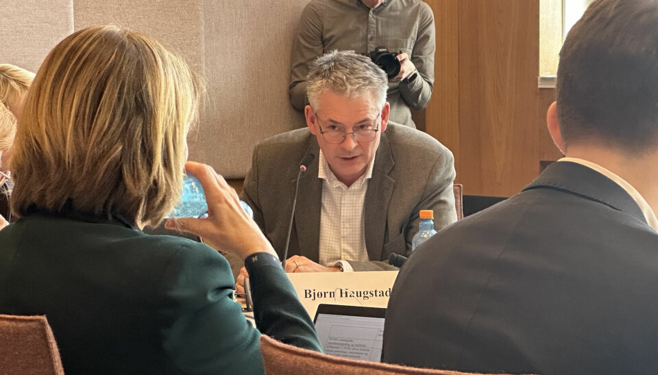 OI-direktør Bjørn Haugstad fikk ordet med jevne mellomrom for å beasvsae spørsmål og kommentarer fra styrets representanter.