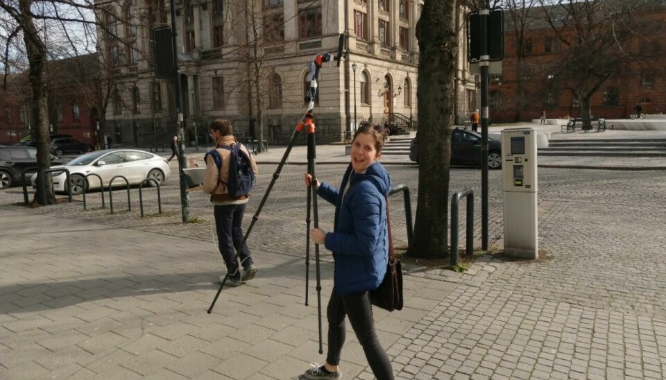 360-graders live feltarbeid med Jakob B. Cyvin (t.v.) og Marcela Tesarov (t.h.) med kamera.