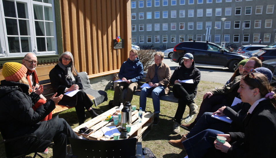 (F.v.) Sandra Sikaker, Nils Jørgen Moltubakk og Anne Karoline Simonsen fra eiendomsavdelingen ved NTNU. Bystyrerepresentant Tore Dyrendahl (MDG), leder for Velferdstinget Øystein Fruseth Kristiansen, leder av Studenttinget Morten Eidsvaag Althe, fag- og forskningspolitisk ansvarlig Erik Johansen i Studenttinget, Trine-Lise Østbye og stipendiat ved Institutt for arkitektur og planlegging, Lina Naoroz Bråten.