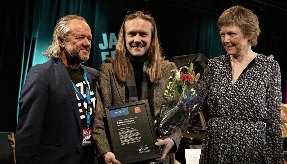 NTNU- ambassadør for 2023 er Petter Dalane. Her sammen med leder for Jazzfest, Ernst Wiggo Sandbakk og prorektor for utdanning, Marit Reitan.