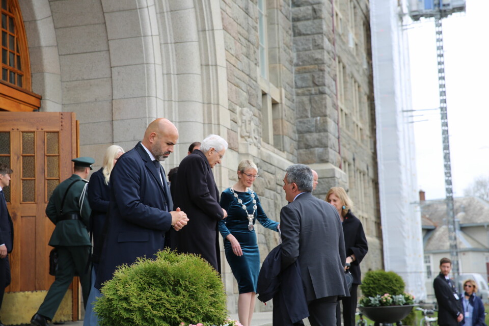 Anne Borg ønsket presidenten farvel og sendte han videre på sin ferd som går blant annet til en tur på Gamle bybro, lunsj med Rita Ottervik og konsert i Domen.
