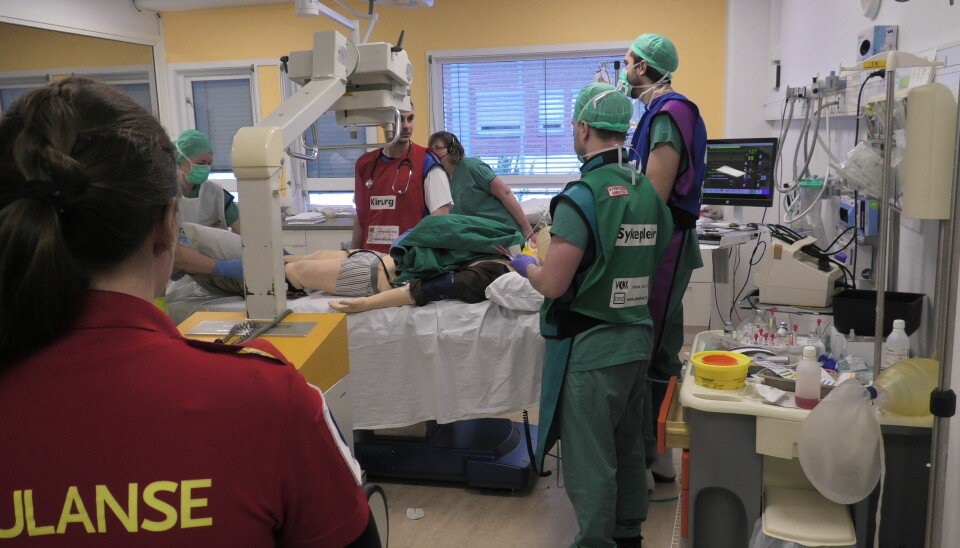 Illustrasjonsfoto: Simulering i mottak av hardt skadde traumepasienter for LIS-leger og studenter i spesialsykepleie, radiografi og paramedisin ved NTNU i Gjøvik.