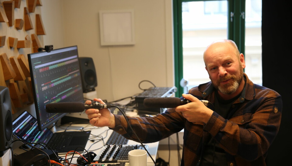 Peker man mikrofonene mot en høyttaler kan man generere feedback, nettopp det vil Øyvind Brandtsegg også gi på universitetets organisasjonsstruktr.