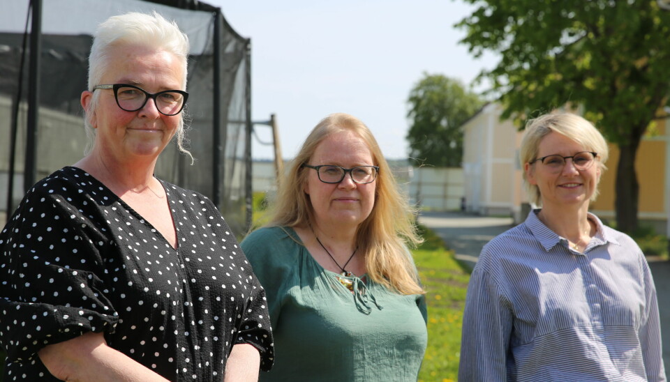 Beboerne i Tyholt borettslag, Ragnhild By, til venstre, Monika Larsen Donovan og Ela Sjølie er fornøyde med utfallet av rettssaken.