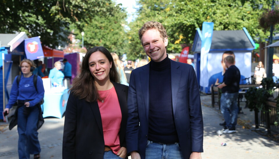 Stipendiatene Hannah Kuhn og Denny van der Vlist reiser for tiden mellom Trondheim og Selbu for å observere maktkamp og politisk deltakelse i Norge.