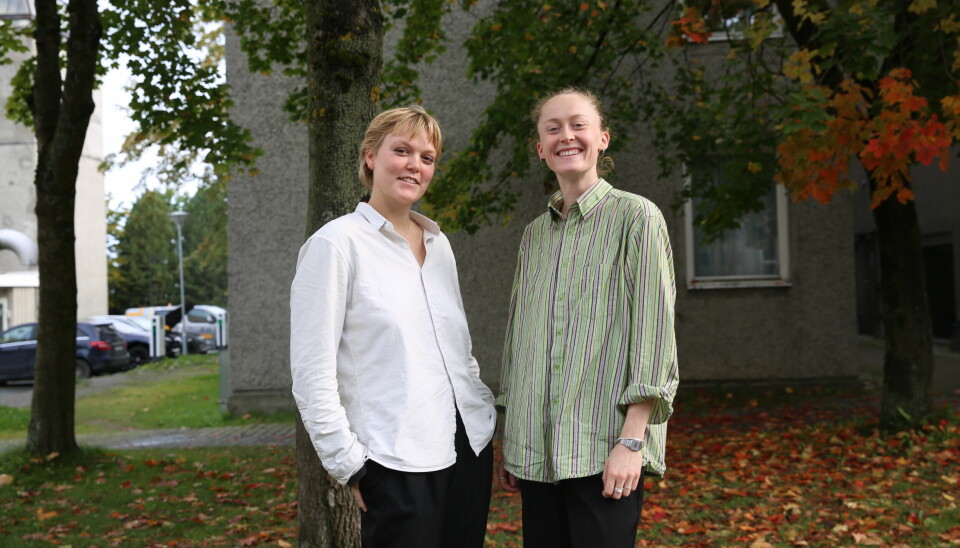 De to studentene Jenny Hellebust og Siri Dahl Stoknes håper et grønt kontor på campus kan hjelpe NTNU med å bli grønnere.