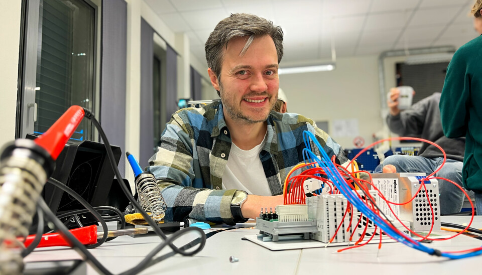 Lærerne på dagens ingeniørstudier i Ålesund tror det nye studietilbudet vil være viktig for lokalt næringsliv. Dette blir etterspurte studenter, sier førsteamanuensis i mekatronikk og robotikk, Adam Leon Kleppe.