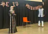 NTNU-studenten Hussna Satar Janjua ønsket velkommen til Eid-fest. faheem Ali Kappan, NTNU alumni, var med programleder for kvelden.